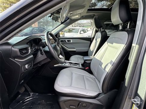 Used 2021 Ford Explorer XLT w/ Equipment Group 202A image 17