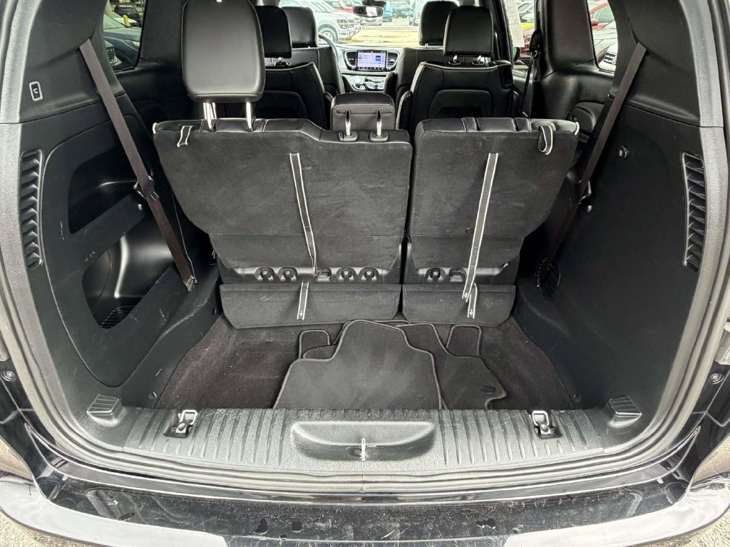 Used 2025 Chrysler Pacifica Limited FWD image 11