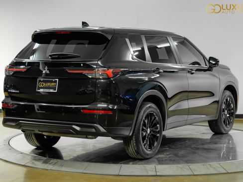 Used 2025 Mitsubishi Outlander ES FWD image 9