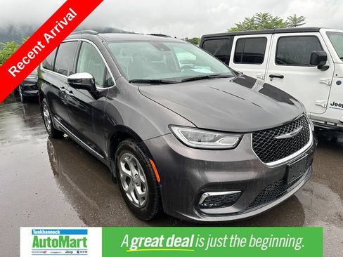 Used 2023 Chrysler Pacifica Limited w/ Trailer Tow Group AWD/4WD image 1