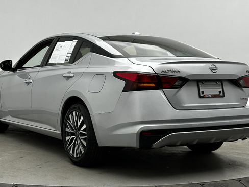 Used 2023 Nissan Altima 2.5 SV image 5