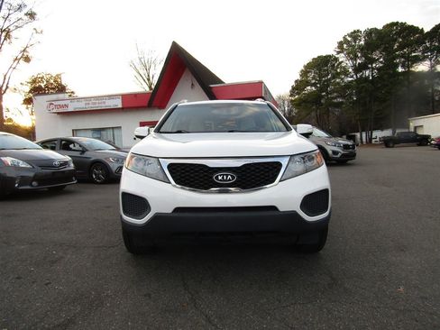 Used 2013 Kia Sorento LX image 3