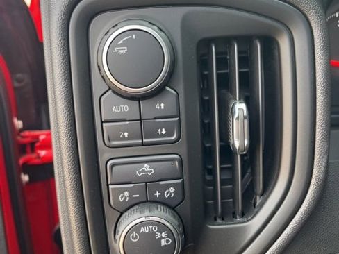 Used 2025 Chevrolet Silverado 1500 Custom Trail Boss w/ Turbomax Blackout Package image 12