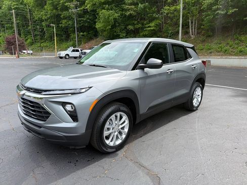 New 2026 Chevrolet TrailBlazer LS w/ LS Convenience Package AWD/4WD image 2