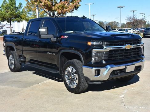 Used 2024 Chevrolet Silverado 2500 LT image 3