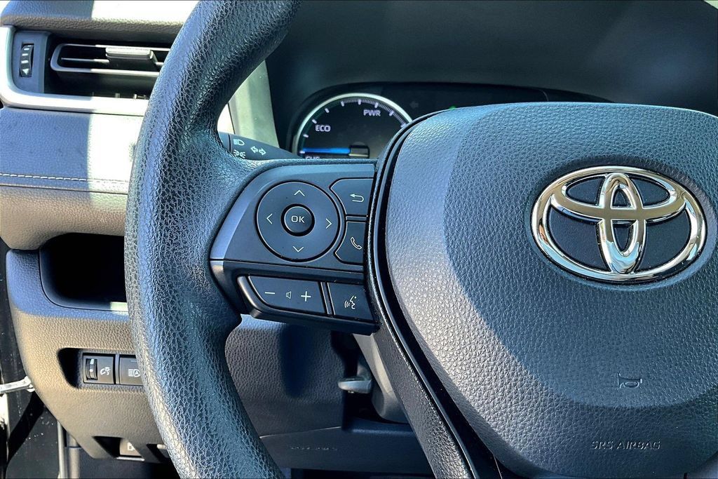 Used 2022 Toyota RAV4 LE AWD/4WD image 10