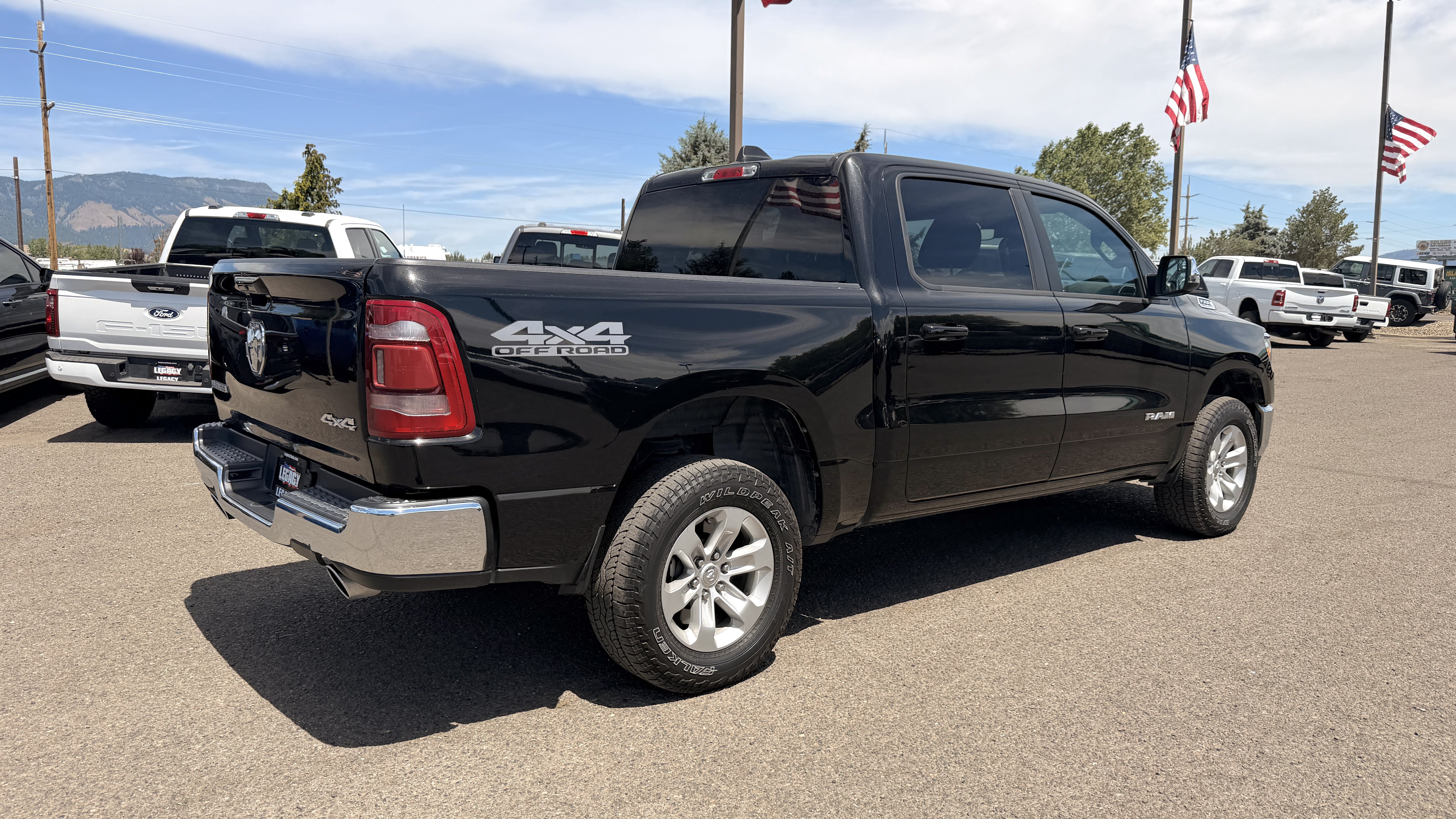 Used 2024 RAM 1500 Laramie w/ Off Road Group AWD/4WD image 7