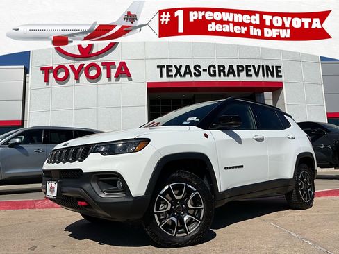 Used 2025 Jeep Compass Trailhawk image 1