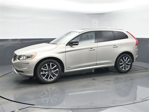 Used 2017 Volvo XC60 T6 Dynamic w/ Preferred Option Package image 4