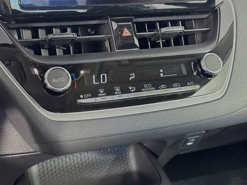 Used 2025 Toyota Corolla LE image 20