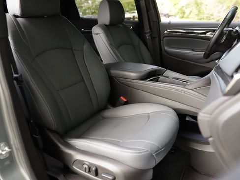 Used 2024 Buick Enclave Essence w/ Sport Touring Edition FWD image 31