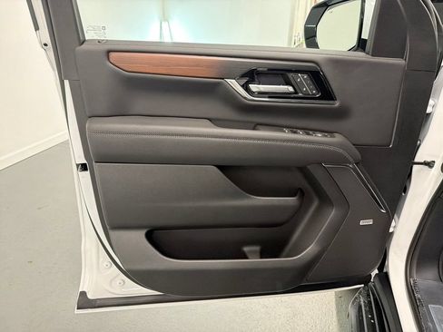 New 2026 GMC Yukon Denali w/ LPO, Floor Liner Package RWD image 13