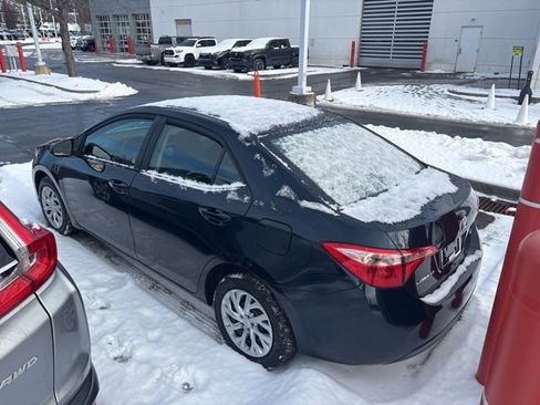 Used 2019 Toyota Corolla LE image 3