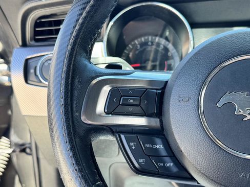 Used 2017 Ford Mustang Coupe RWD image 15