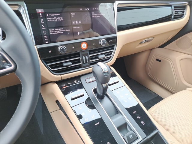 Used 2026 Porsche Macan AWD/4WD image 31