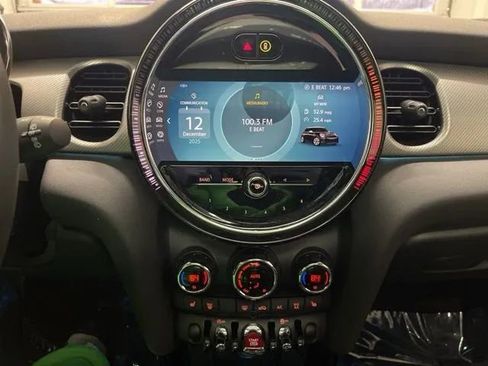 Used 2022 MINI Cooper 4-Door Hardtop image 22