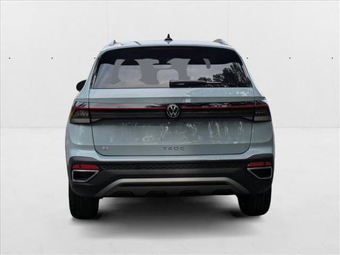 New 2025 Volkswagen Taos SE FWD image 8