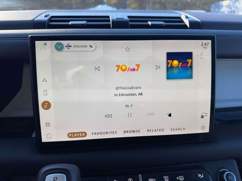 Used 2025 Land Rover Defender 110 S image 28