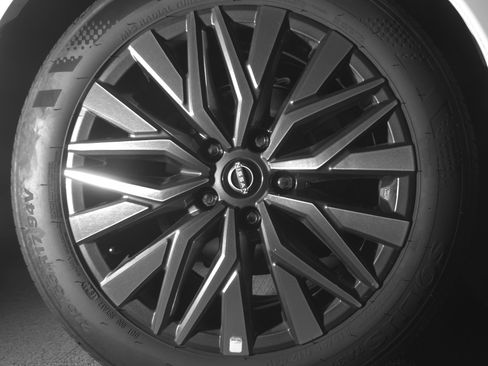 Used 2025 Nissan Altima 2.5 SV FWD image 15