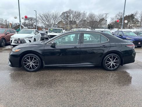 Used 2023 Toyota Camry SE image 4