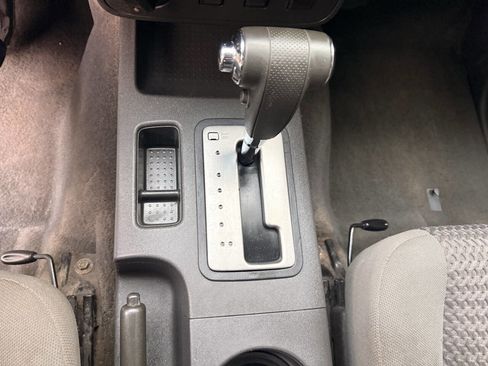 Used 2010 Nissan Frontier SE w/ SE Value Truck Pkg image 17