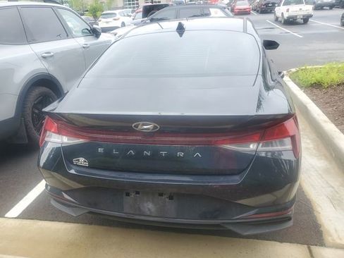 Used 2023 Hyundai Elantra SEL FWD image 5