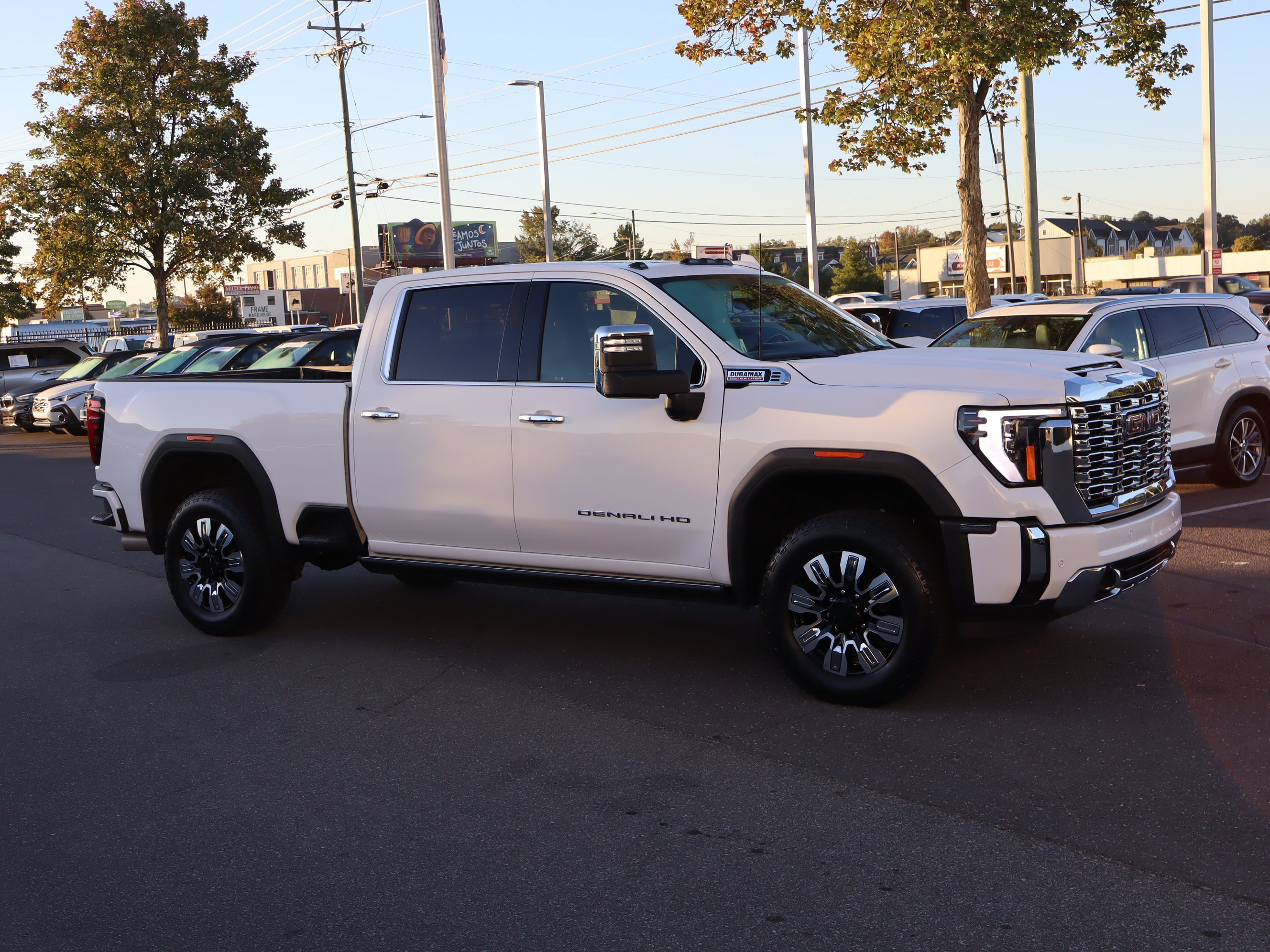 Used 2025 GMC Sierra 2500 Denali w/ Denali Reserve Package AWD/4WD image 2