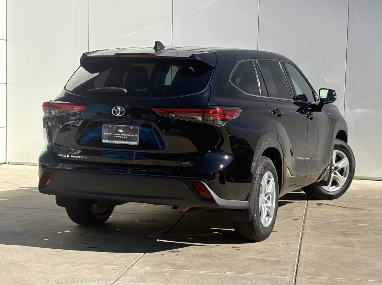 Used 2022 Toyota Highlander LE FWD image 6