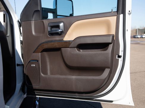 Used 2018 GMC Sierra 2500 Denali image 9