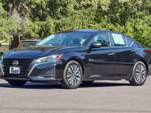 Used 2024 Nissan Altima 2.5 SV FWD image 9