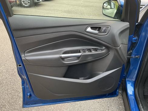 Used 2018 Ford Escape SE w/ SE Sync 3 Package AWD/4WD image 14