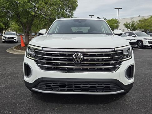 Used 2024 Volkswagen Atlas SE w/ Panoramic Sunroof Package image 2