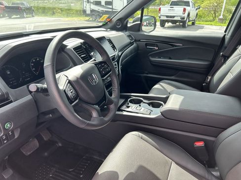 Used 2025 Honda Ridgeline Black Edition image 24