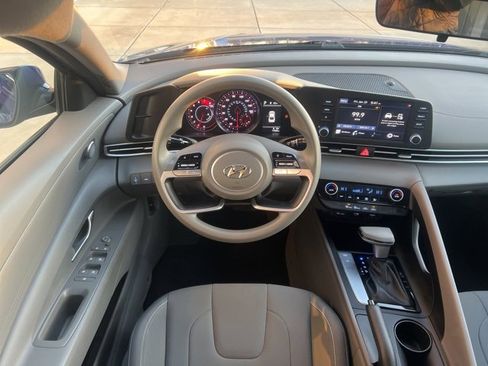 Used 2023 Hyundai Elantra SEL image 11