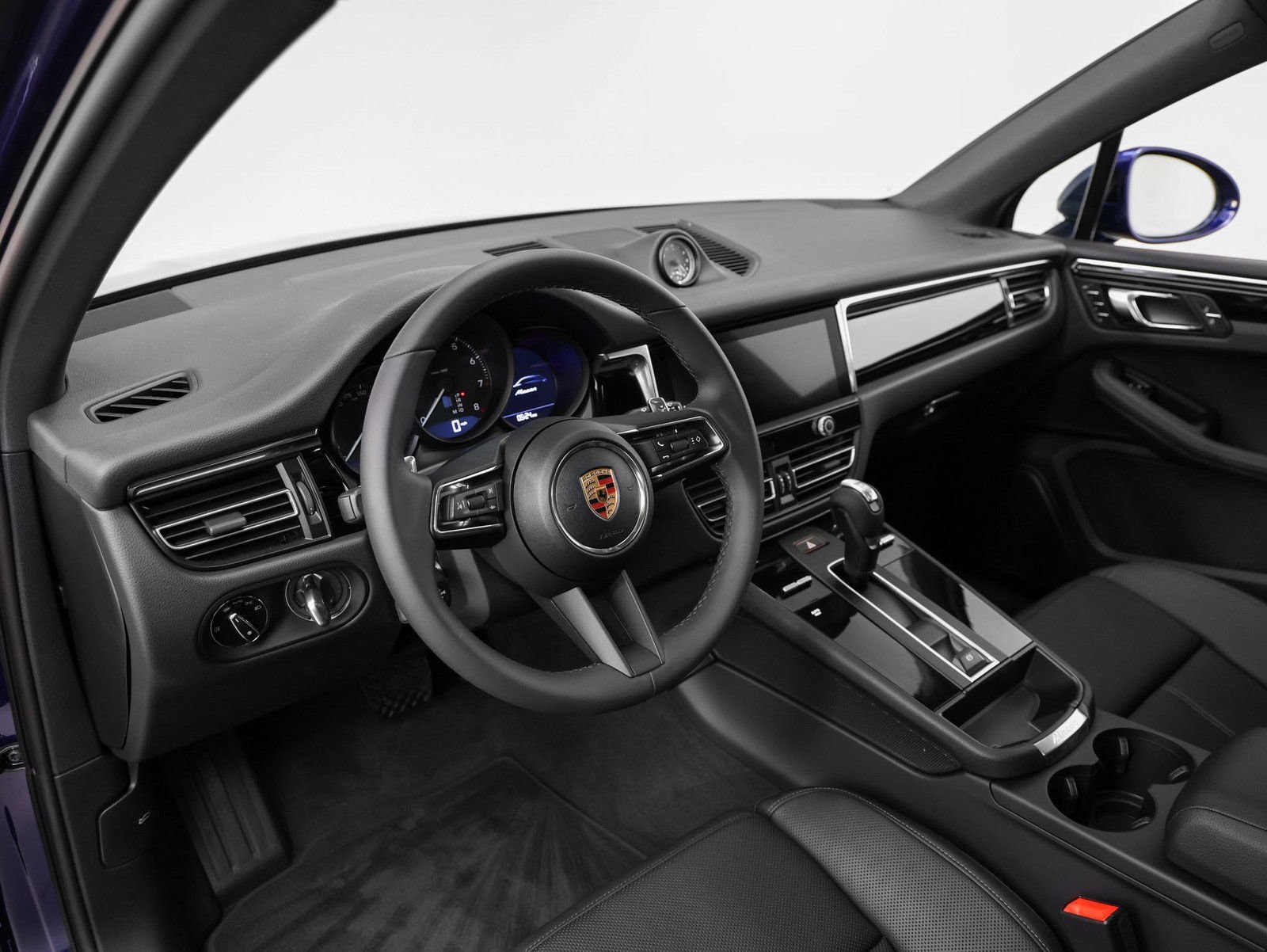 Certified 2025 Porsche Macan AWD/4WD image 42
