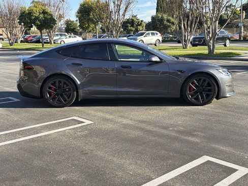 Used 2023 Tesla Model S Plaid image 3