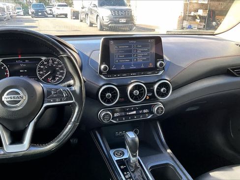 Used 2023 Nissan Sentra SR w/ SR Premium Package FWD image 15