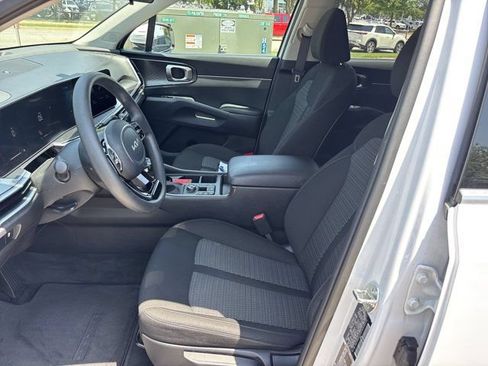 Used 2025 Kia Sorento LX FWD image 14