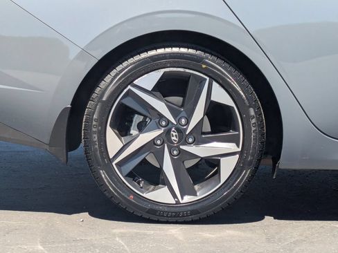 Certified 2023 Hyundai Elantra Limited FWD image 9
