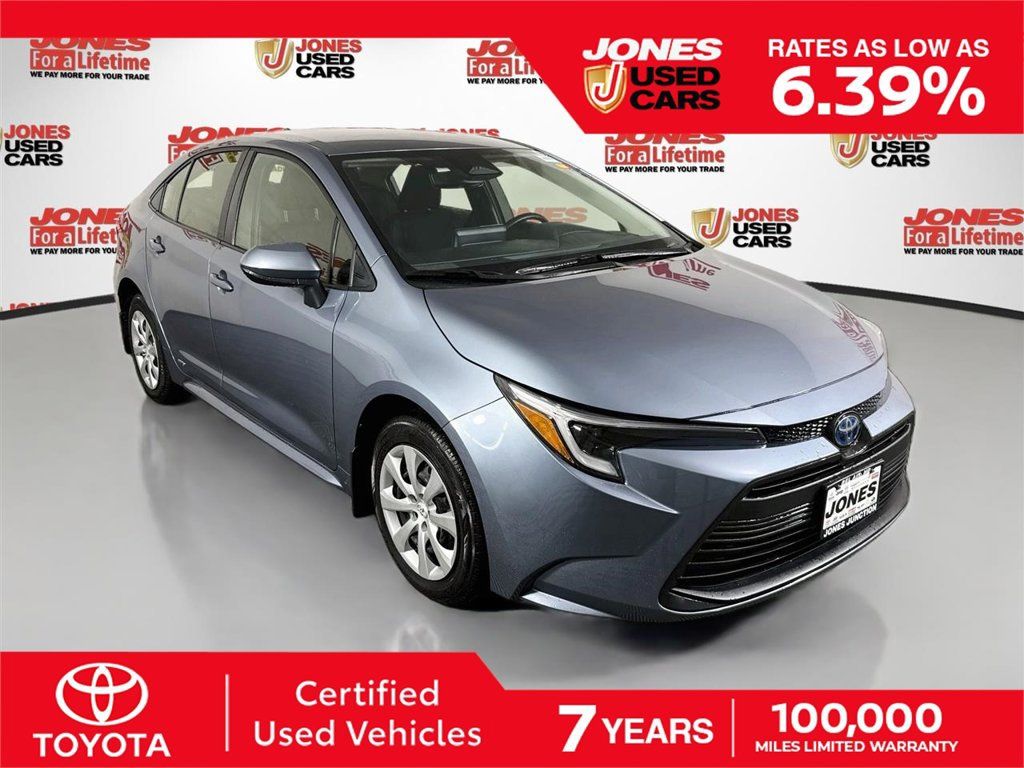 Certified 2025 Toyota Corolla LE AWD/4WD image 1