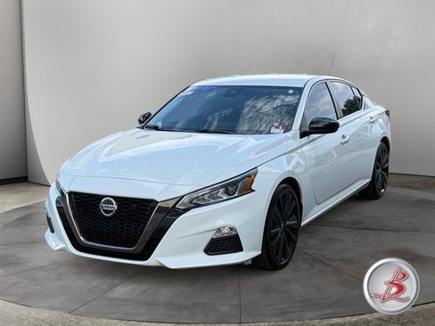 Used 2022 Nissan Altima 2.5 SR FWD image 3