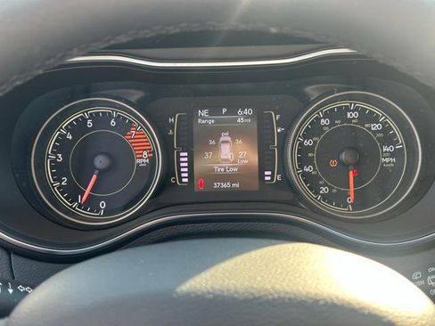 Used 2022 Jeep Cherokee Latitude AWD/4WD image 28