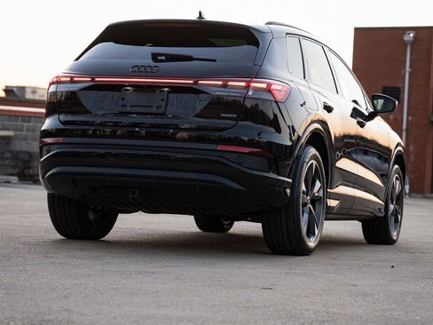 Used 2024 Audi Q4 e-tron Prestige w/ Black Optic Package image 7