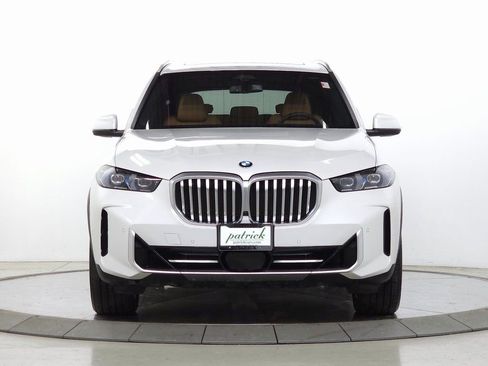 Used 2024 BMW X5 xDrive40i w/ Premium Package image 2