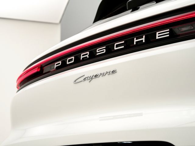 Certified 2026 Porsche Cayenne AWD/4WD image 23