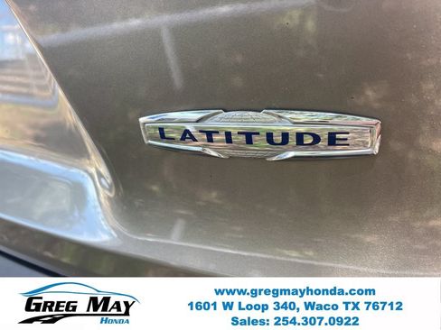 Used 2019 Jeep Cherokee Latitude Plus w/ Comfort/Convenience Group AWD/4WD image 15