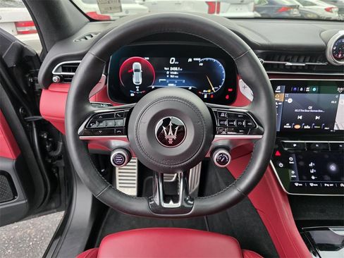 Used 2023 Maserati Grecale Modena image 16