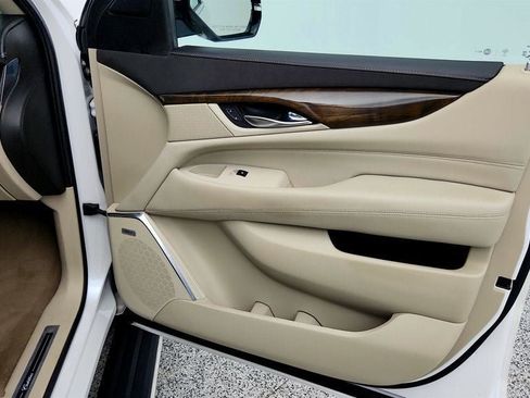 Used 2018 Cadillac Escalade ESV Premium Luxury AWD/4WD image 28