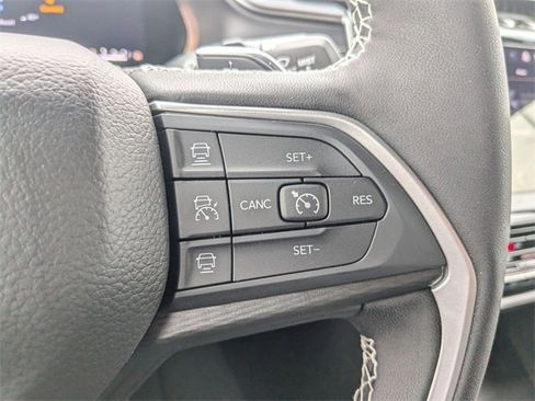 New 2024 Jeep Grand Cherokee L Laredo image 24