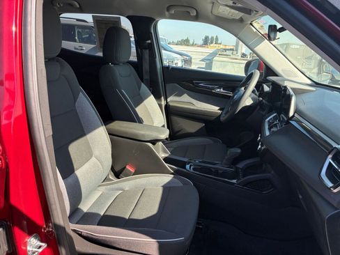 Used 2025 Chevrolet TrailBlazer LT image 34